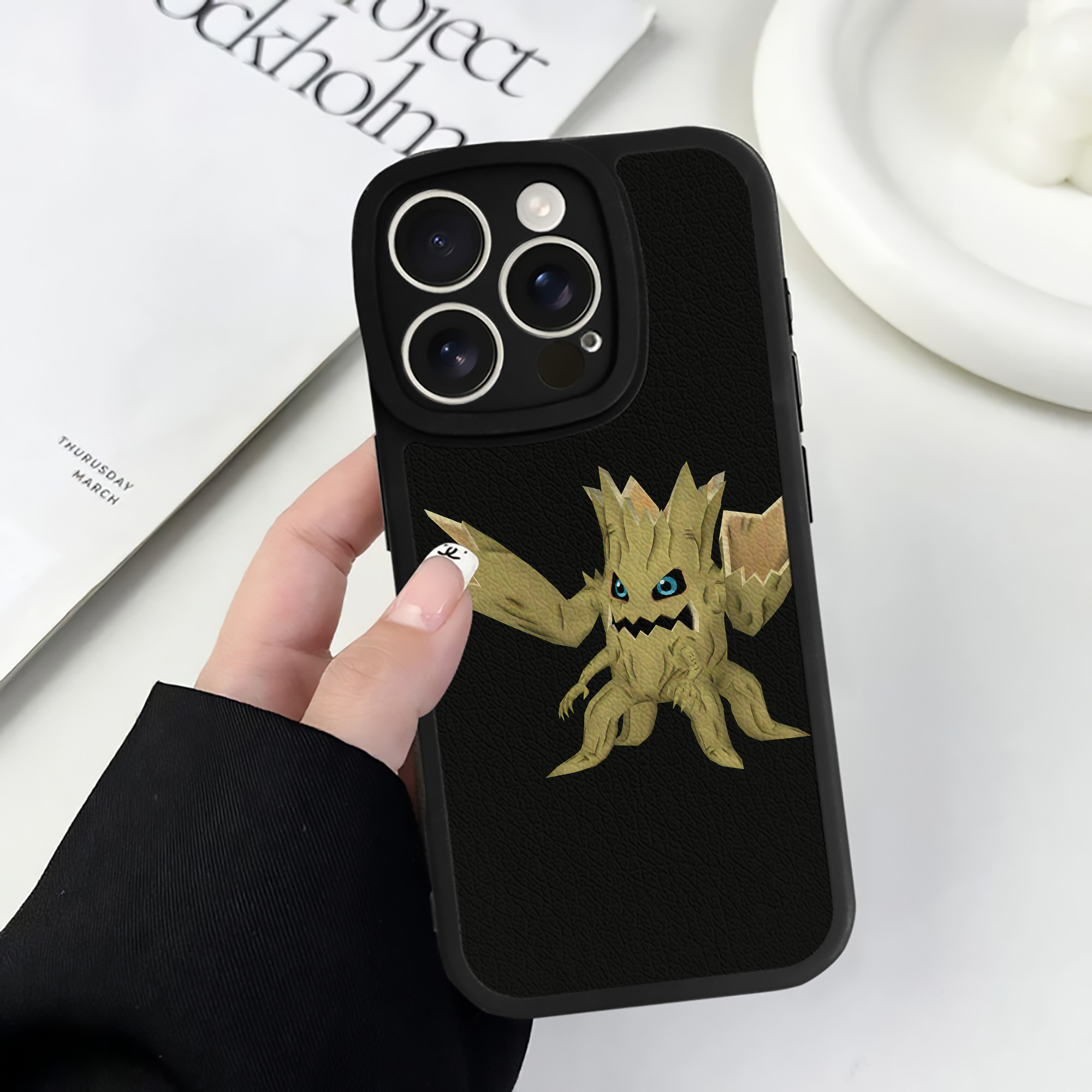 （画像用） Digimon デジタルモンスター/デジモン 【iPhone 16シリーズ対応】シリコンスマホケース（レザー調） 材質：シリコン